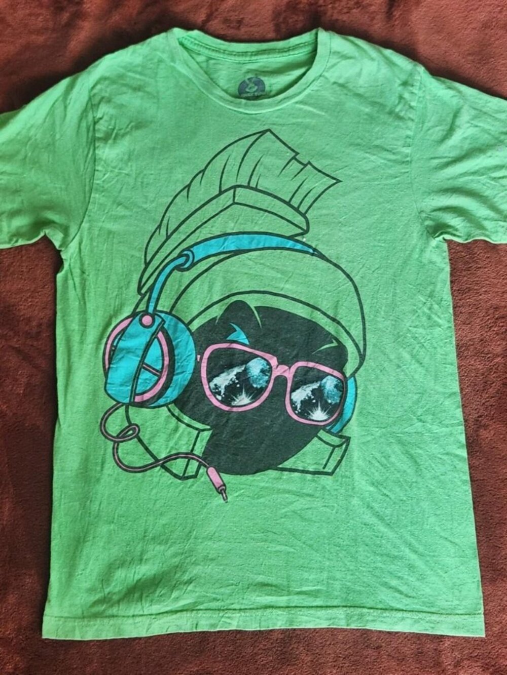 Green Looney Tunes Marvin The Martian w/ headphones T-Shirt. Size S. 100% Cotton